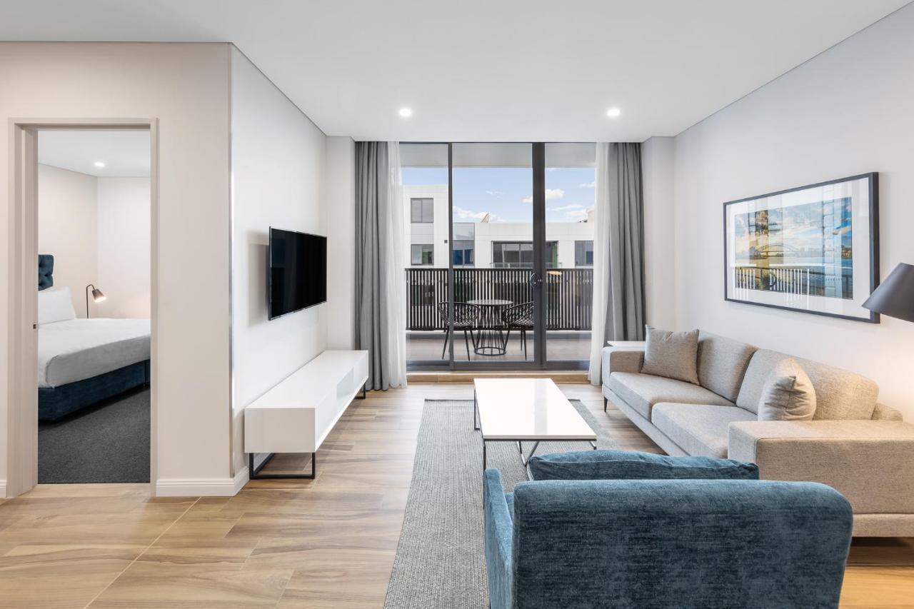 Meriton Suites Coward Street, Mascot Sydney Exteriör bild A typical apartment at the hotel