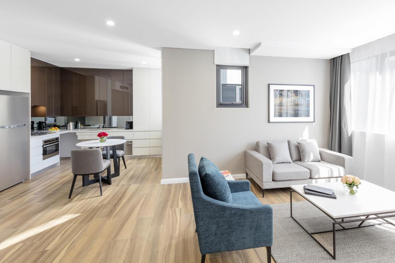 Meriton Suites Coward Street, Mascot Sydney Exteriör bild A staged apartment at 100 East End Avenue